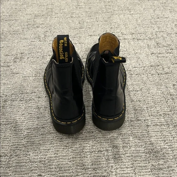 Dr. Martens 2976 SLIP RESISTANT
Leather Chelsea Boots 10 - Picture 4 of 6
